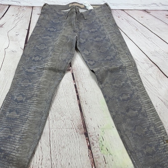 Like new Guess textured snake print skinny jeans size 28 - Picture 1 of 8